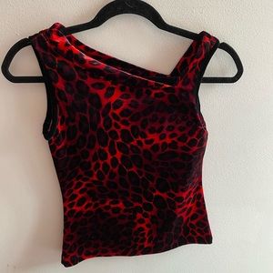 Cute leopard 90s top.